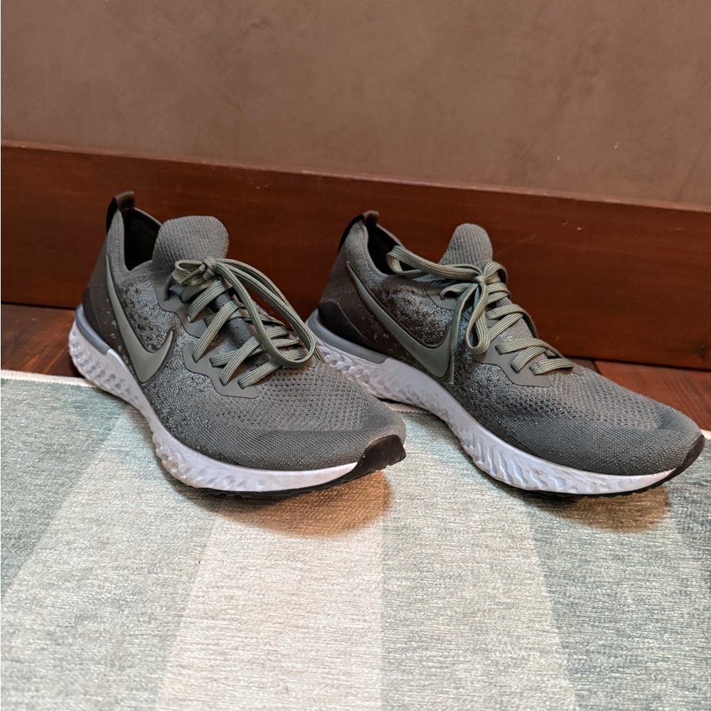 Nike Epic React Flyknit 2 Size 12 - image 1